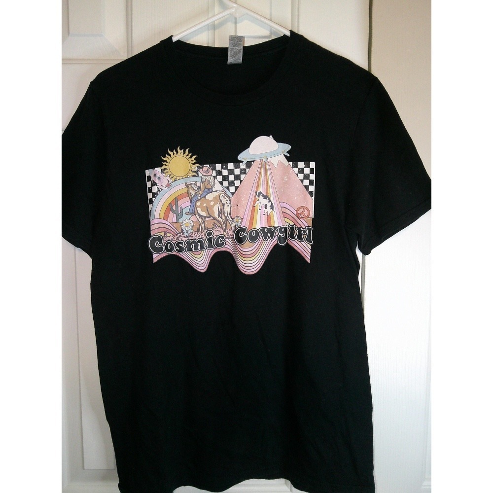 Vintage Gildan Cosmic Cowgirl Graphic T-Shirt UFO Rainbow Sun Black Size‎ M